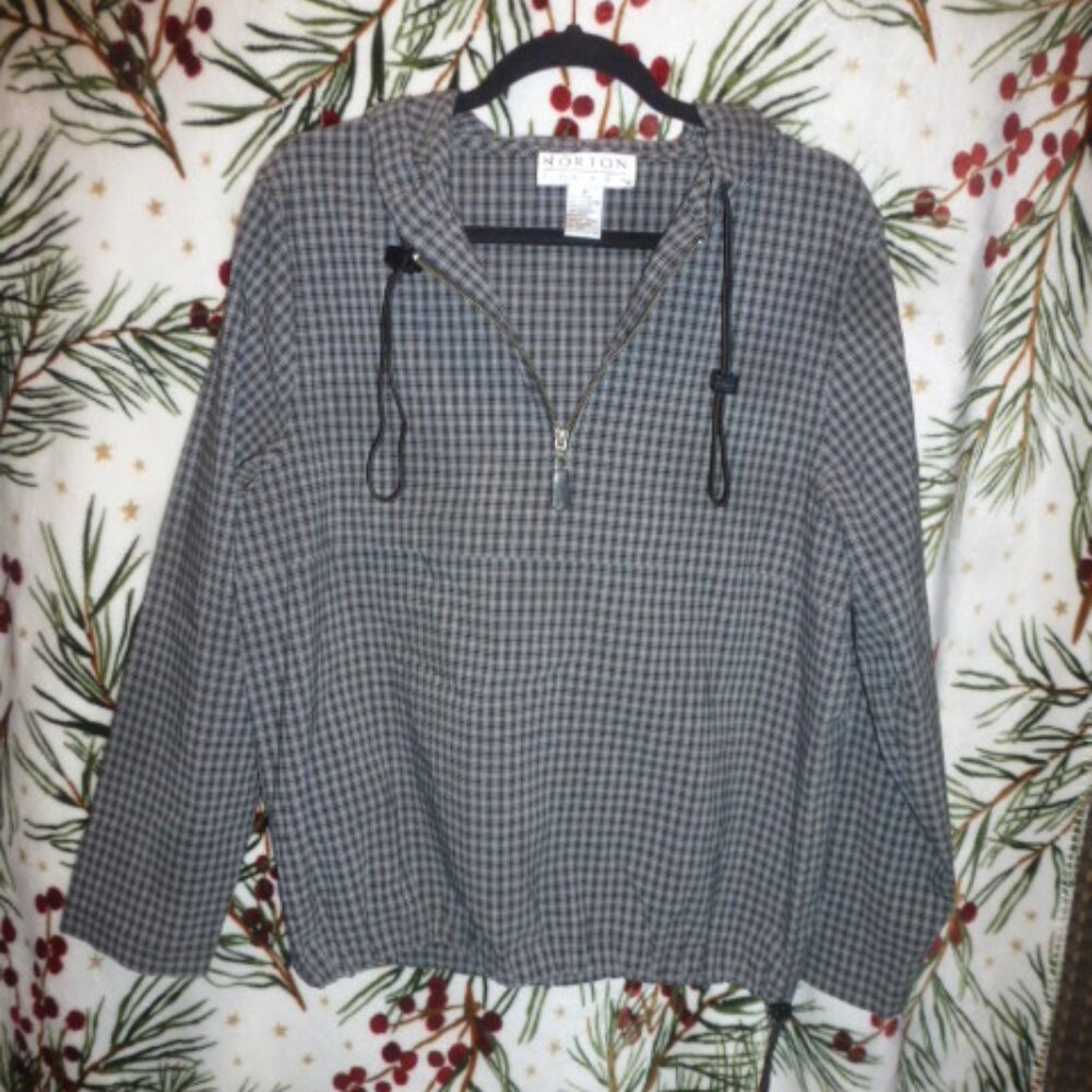 Stretchy sport pullover with hoodie and front zippered pocket size M